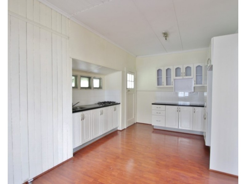 12 Smith Street, Holland Park QLD 4121