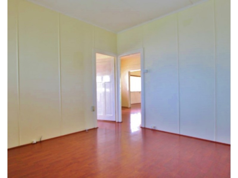 12 Smith Street, Holland Park QLD 4121