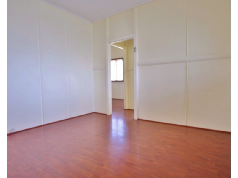 12 Smith Street, Holland Park QLD 4121