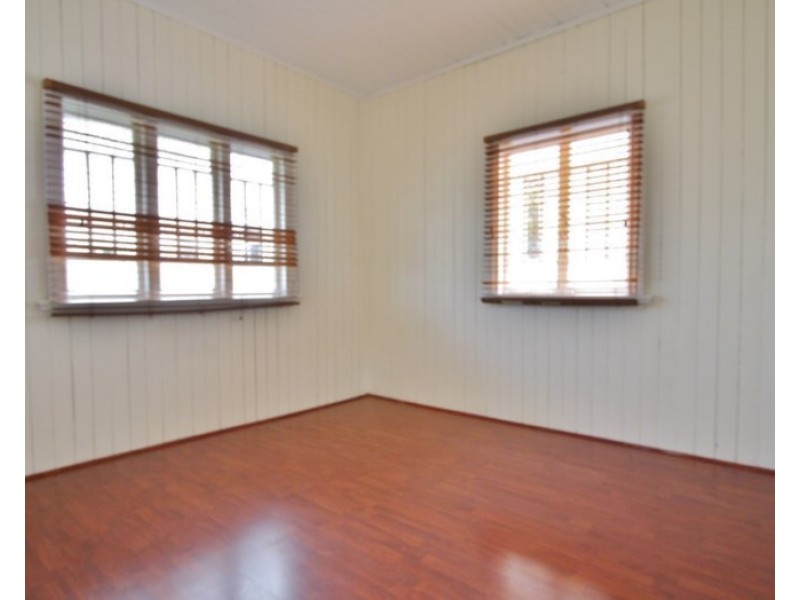 12 Smith Street, Holland Park QLD 4121