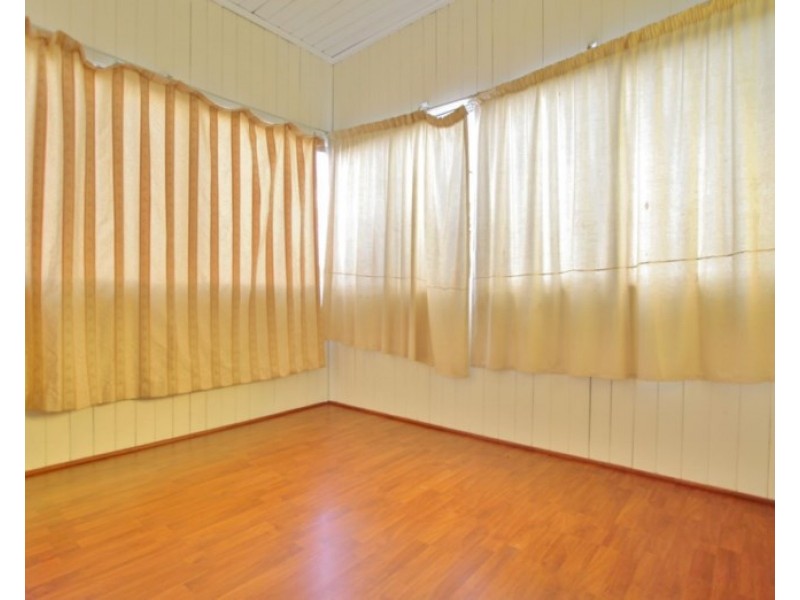 12 Smith Street, Holland Park QLD 4121