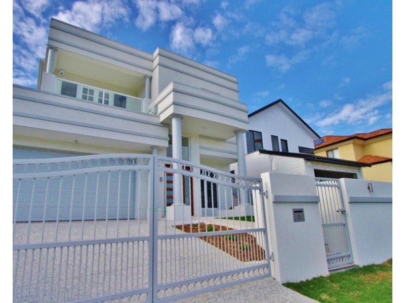 11 Nelson Place, Carindale QLD 4152