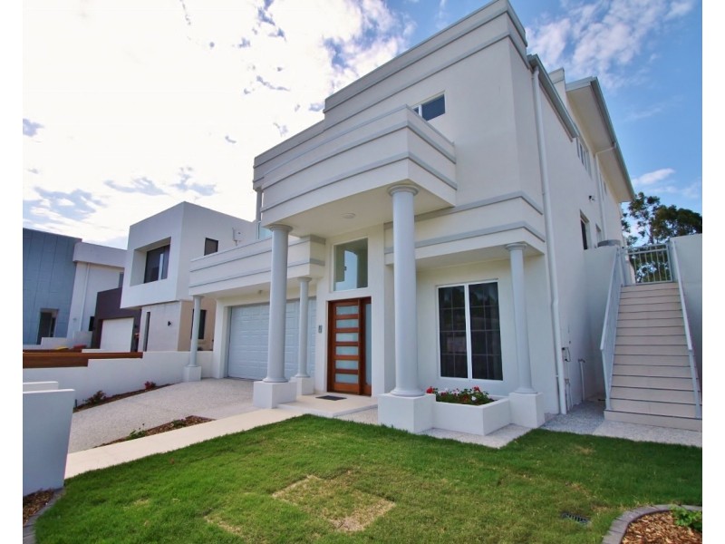 11 Nelson Place, Carindale QLD 4152