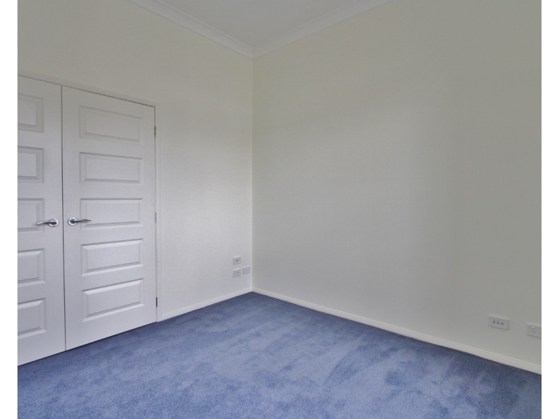 11 Nelson Place, Carindale QLD 4152