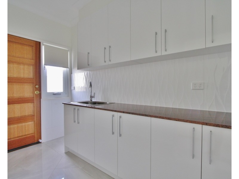 11 Nelson Place, Carindale QLD 4152