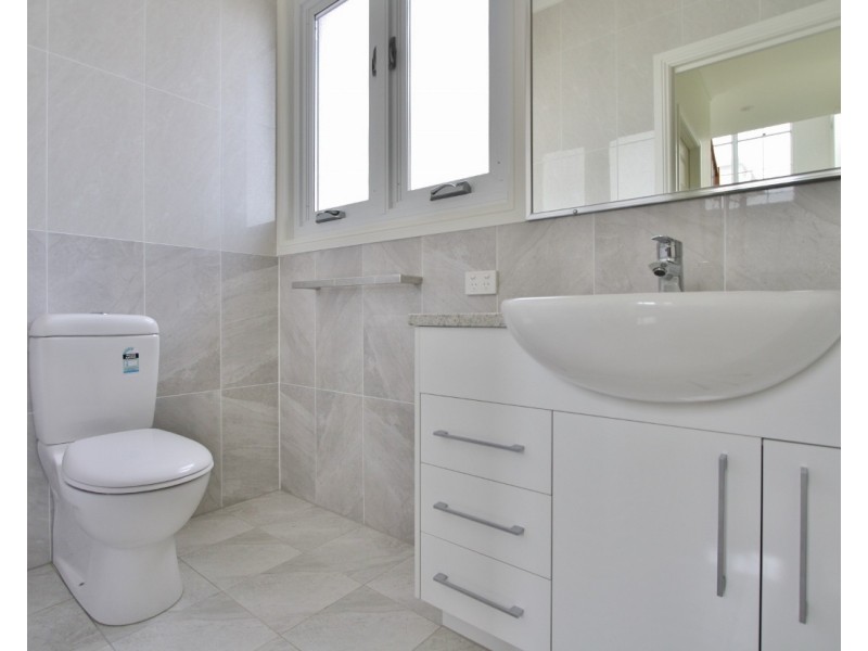 11 Nelson Place, Carindale QLD 4152