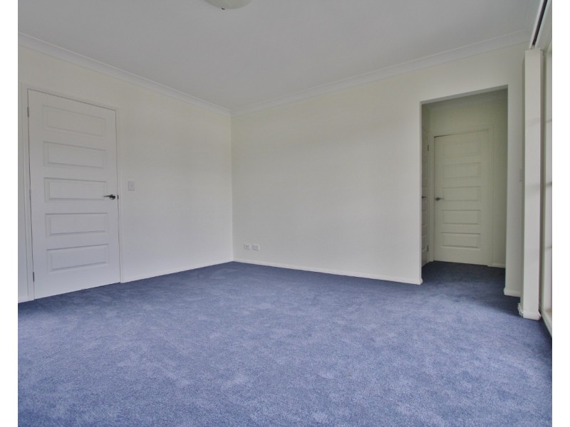 11 Nelson Place, Carindale QLD 4152