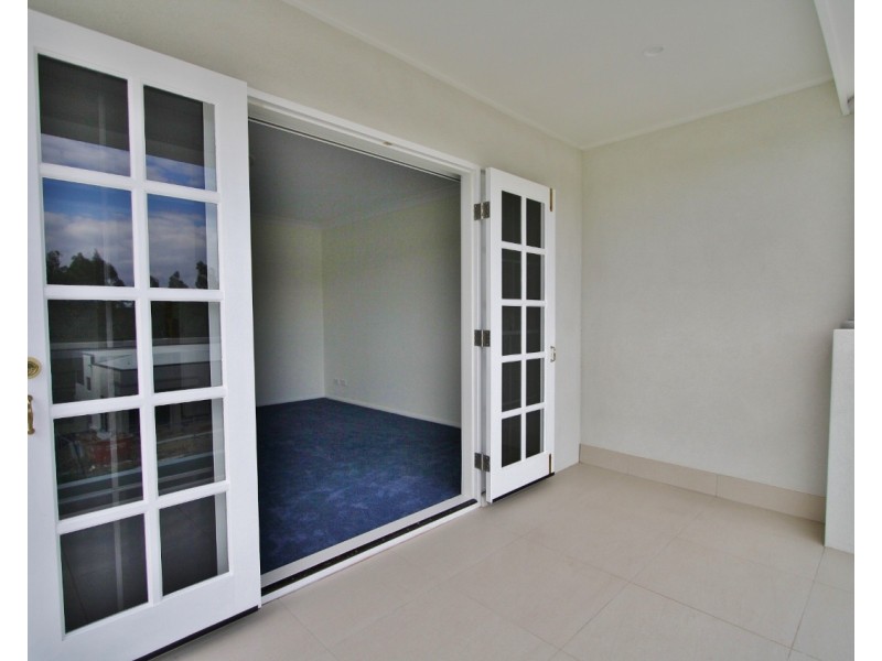 11 Nelson Place, Carindale QLD 4152