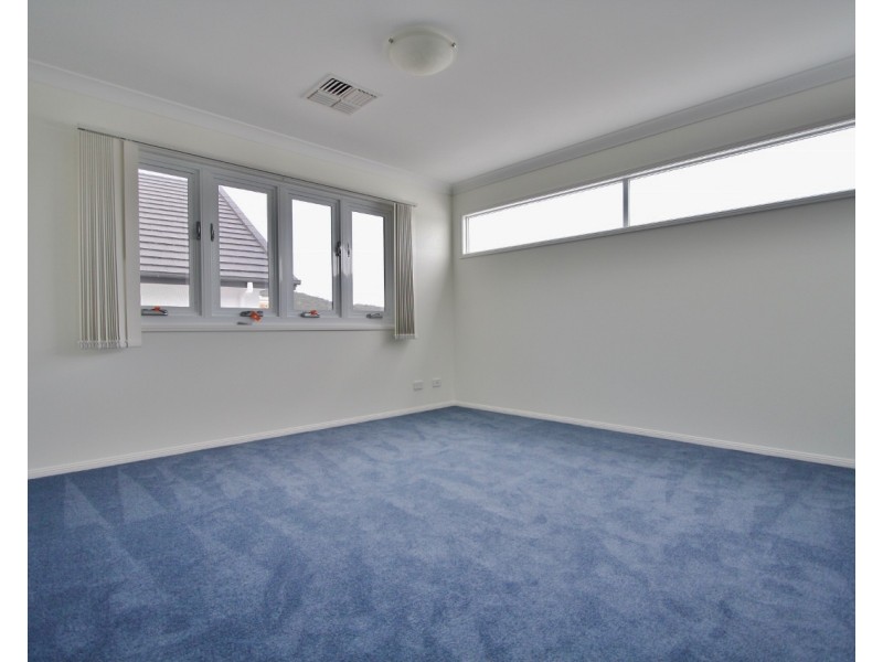 11 Nelson Place, Carindale QLD 4152