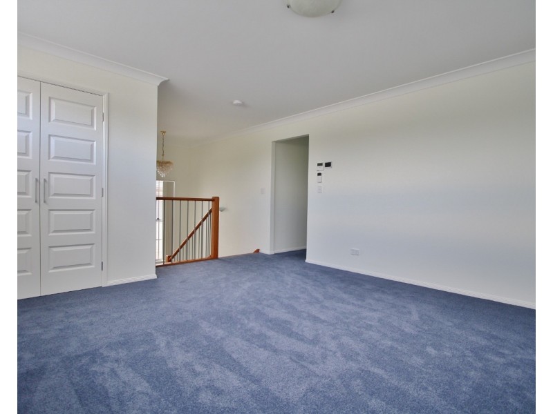 11 Nelson Place, Carindale QLD 4152