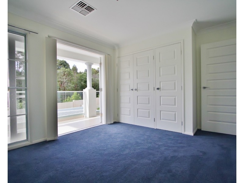 11 Nelson Place, Carindale QLD 4152