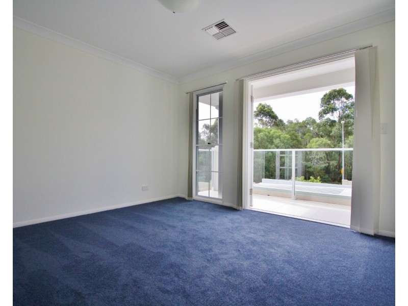 11 Nelson Place, Carindale QLD 4152