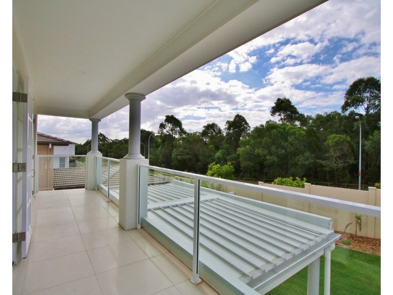 11 Nelson Place, Carindale QLD 4152