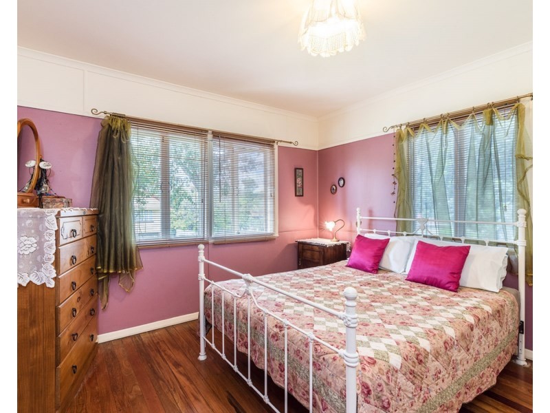 30 Binya Street, Holland Park QLD 4121