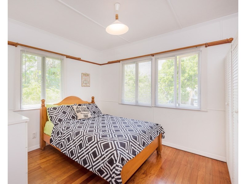 30 Binya Street, Holland Park QLD 4121