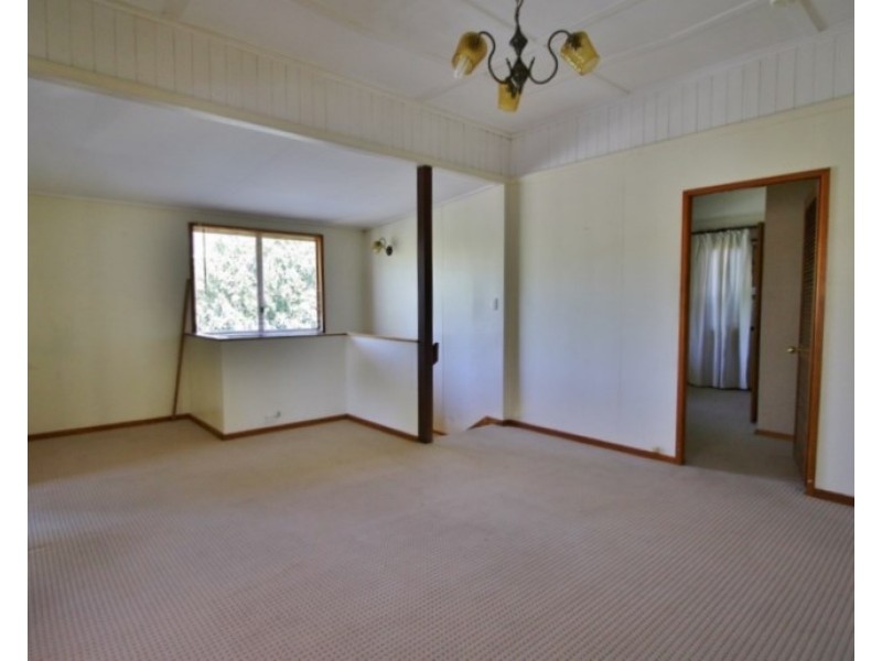 79 Englefield Road, Oxley QLD 4075