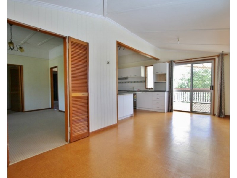 79 Englefield Road, Oxley QLD 4075