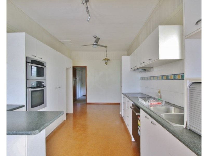 79 Englefield Road, Oxley QLD 4075