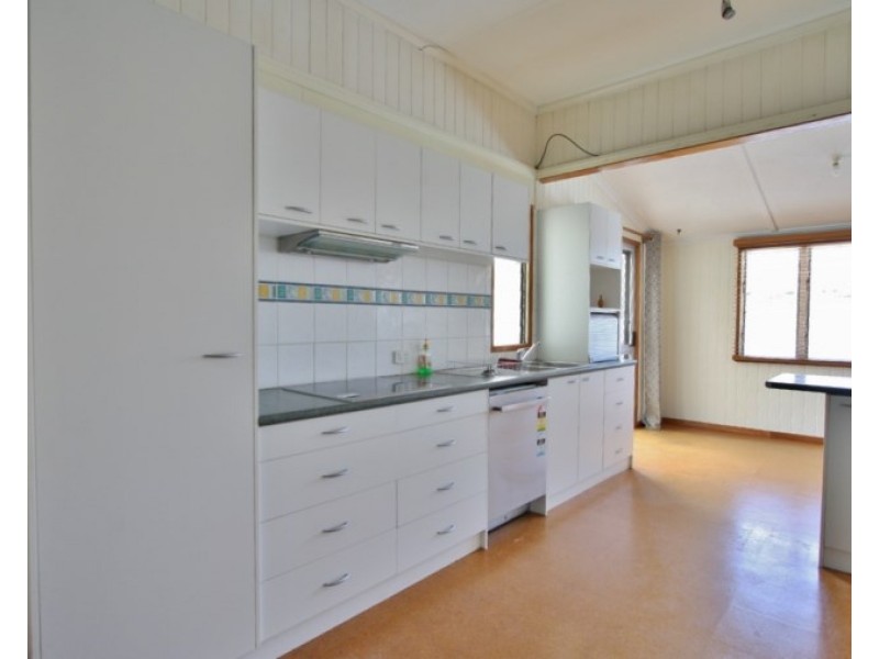 79 Englefield Road, Oxley QLD 4075