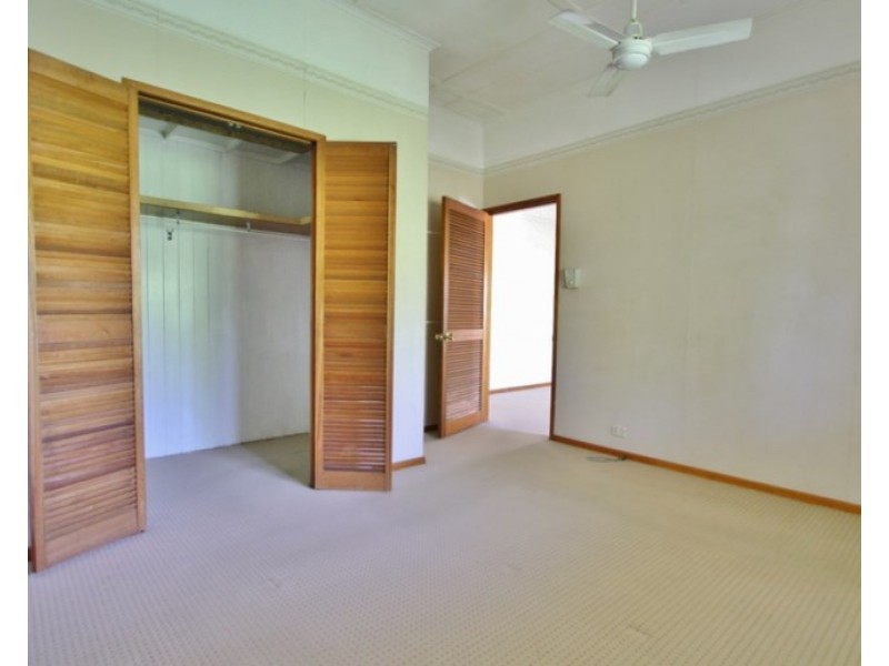 79 Englefield Road, Oxley QLD 4075