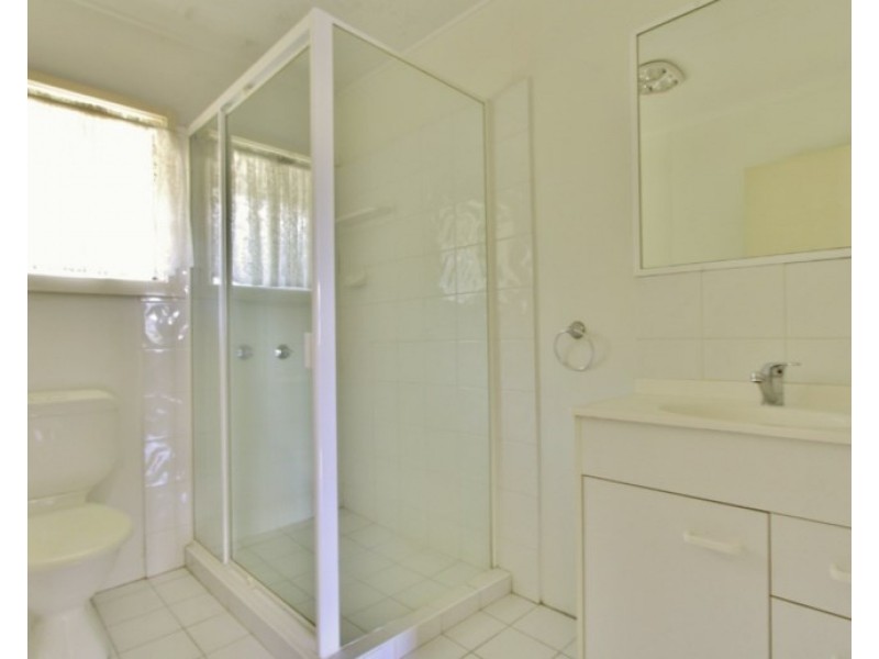 1/57 Crown Street, Holland Park West QLD 4121