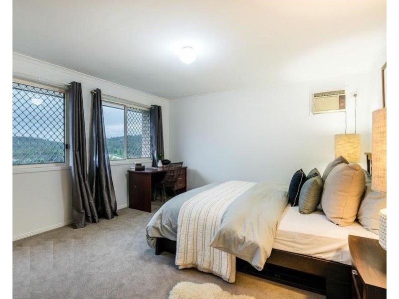 5 Conifer Street, Carindale QLD 4152