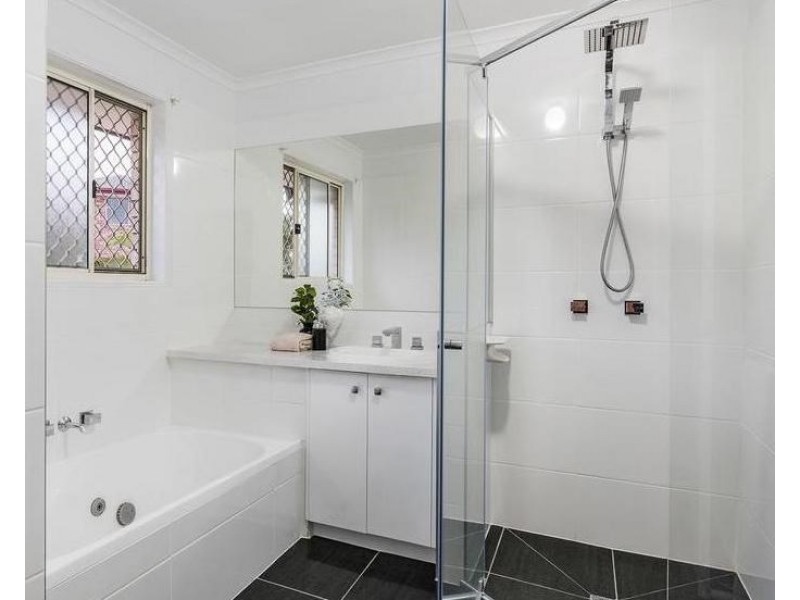 5 Conifer Street, Carindale QLD 4152