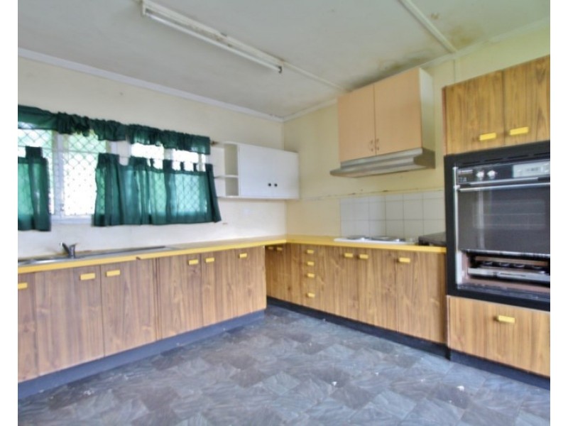 9 Monaco Street, Holland Park West QLD 4121