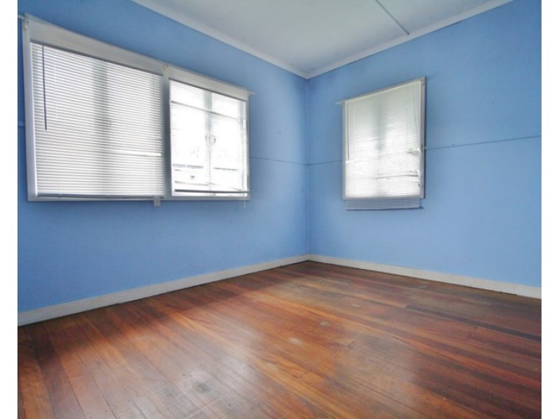 9 Monaco Street, Holland Park West QLD 4121