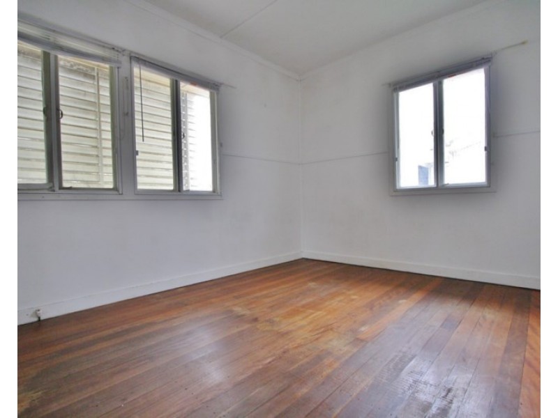 9 Monaco Street, Holland Park West QLD 4121