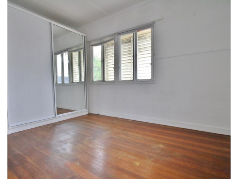 9 Monaco Street, Holland Park West QLD 4121