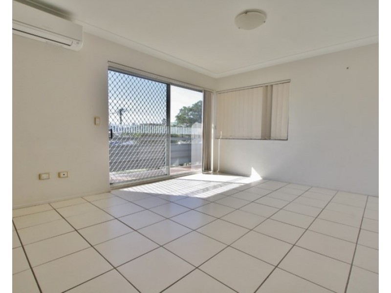 1/10 Birdwood Road, Holland Park West QLD 4121