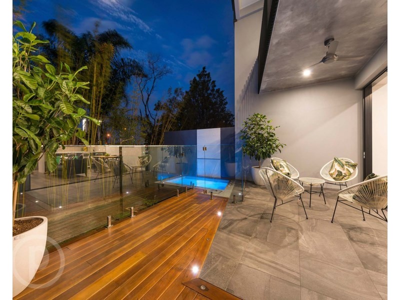 24 Curlewis Street, Holland Park West QLD 4121