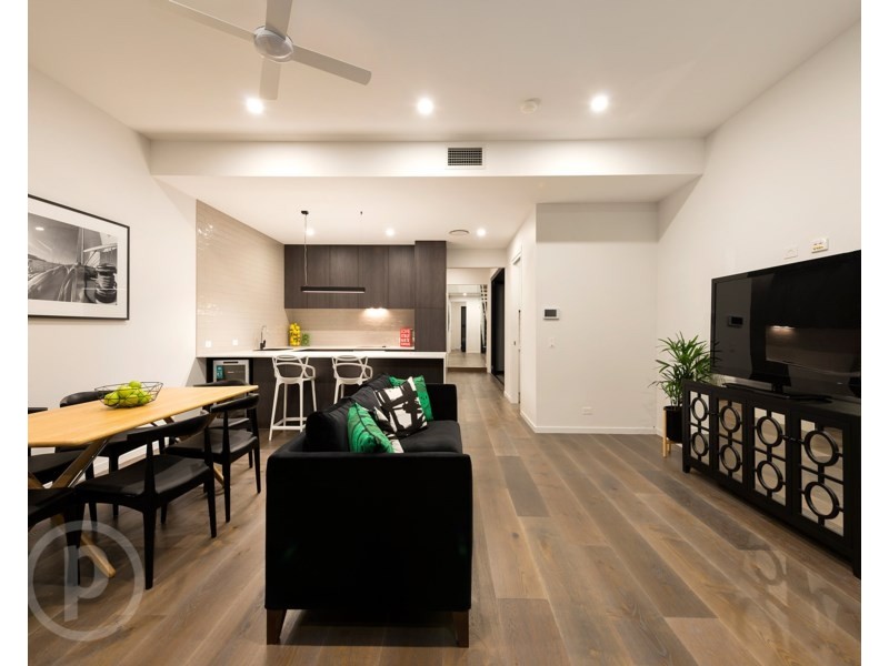 24 Curlewis Street, Holland Park West QLD 4121