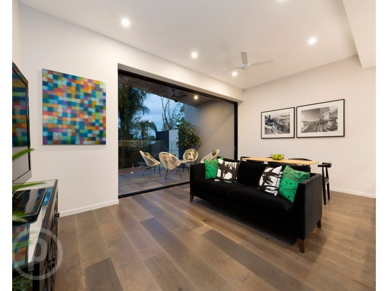 24 Curlewis Street, Holland Park West QLD 4121