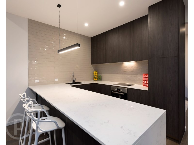 24 Curlewis Street, Holland Park West QLD 4121