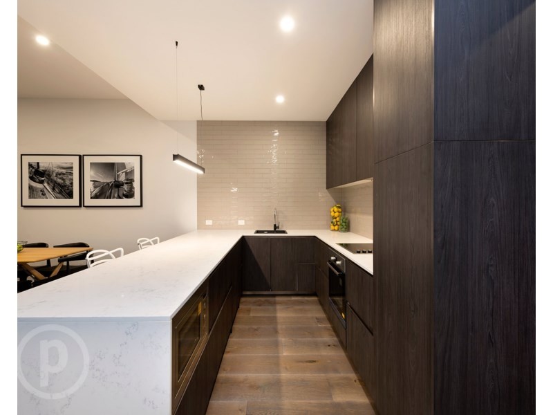 24 Curlewis Street, Holland Park West QLD 4121