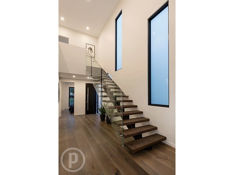 24 Curlewis Street, Holland Park West QLD 4121