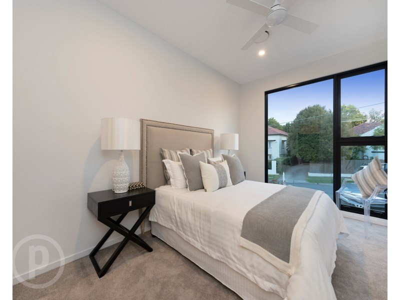 24 Curlewis Street, Holland Park West QLD 4121