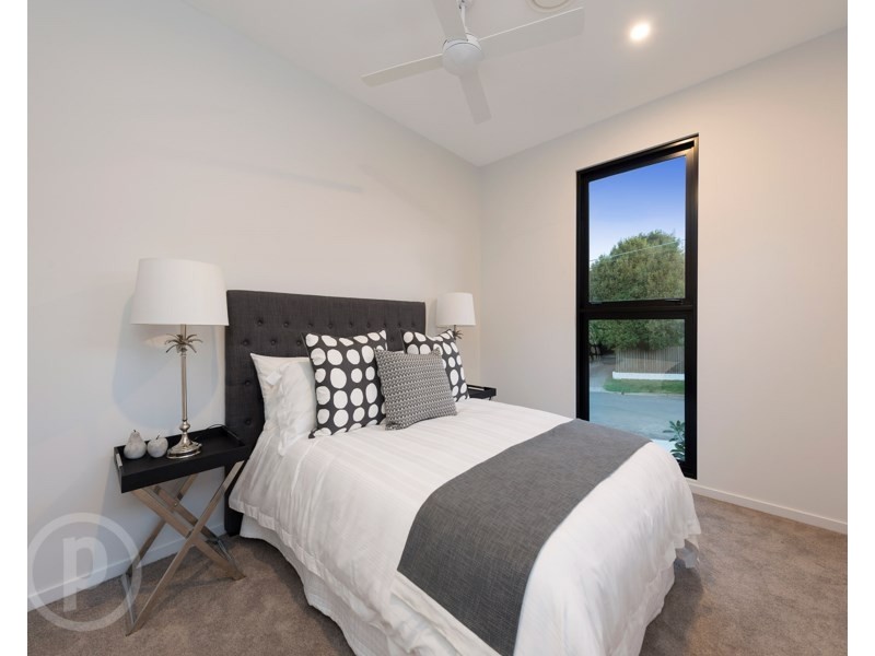 24 Curlewis Street, Holland Park West QLD 4121