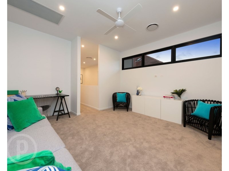 24 Curlewis Street, Holland Park West QLD 4121