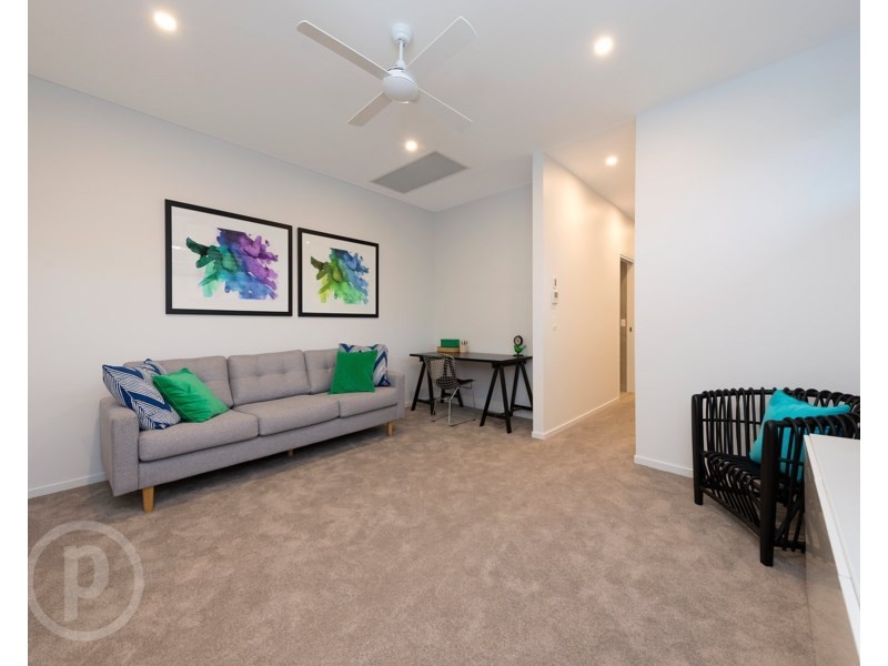 24 Curlewis Street, Holland Park West QLD 4121