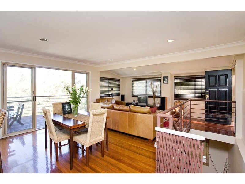 24 Flynn Street, Holland Park West QLD 4121