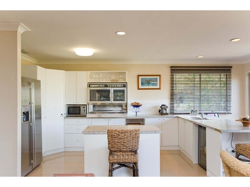 24 Flynn Street, Holland Park West QLD 4121