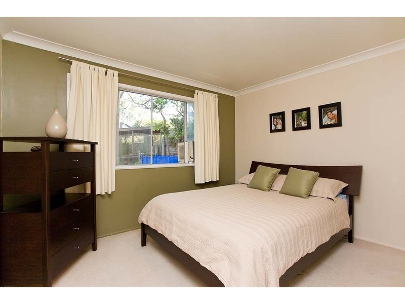 24 Flynn Street, Holland Park West QLD 4121