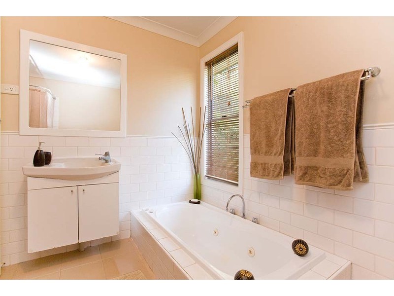 24 Flynn Street, Holland Park West QLD 4121