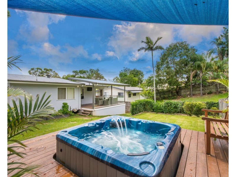 21 David Road, Holland Park QLD 4121