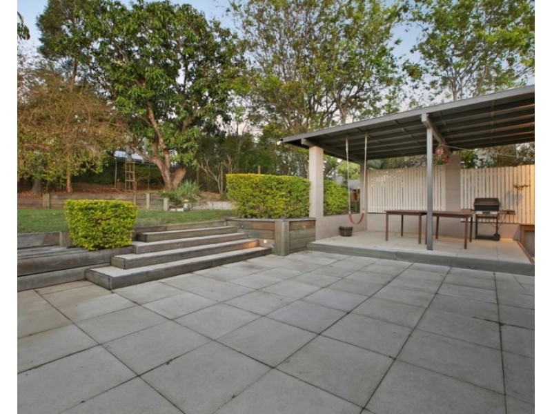 20 Smith Street, Holland Park QLD 4121