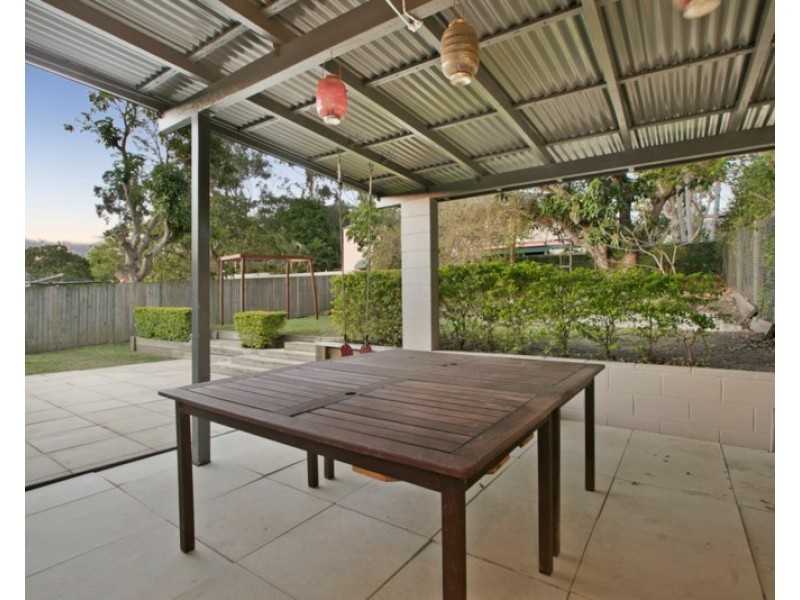 20 Smith Street, Holland Park QLD 4121