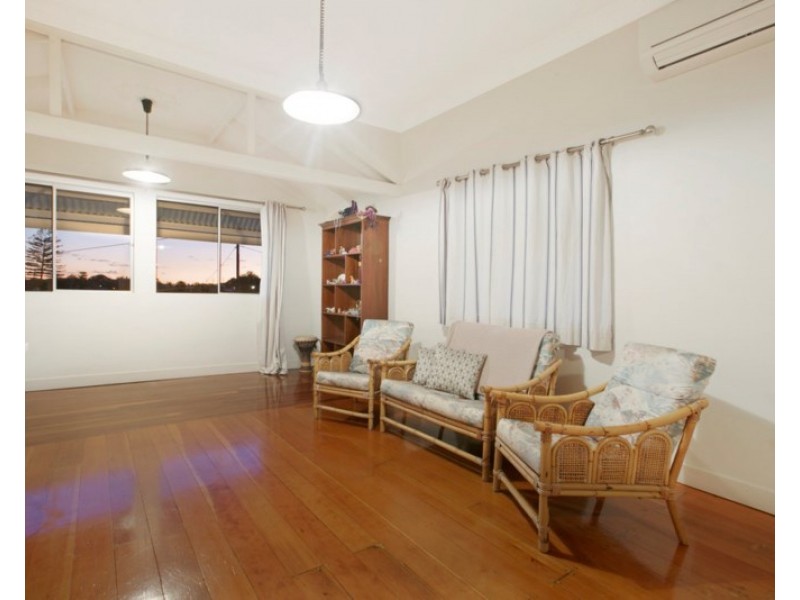 20 Smith Street, Holland Park QLD 4121